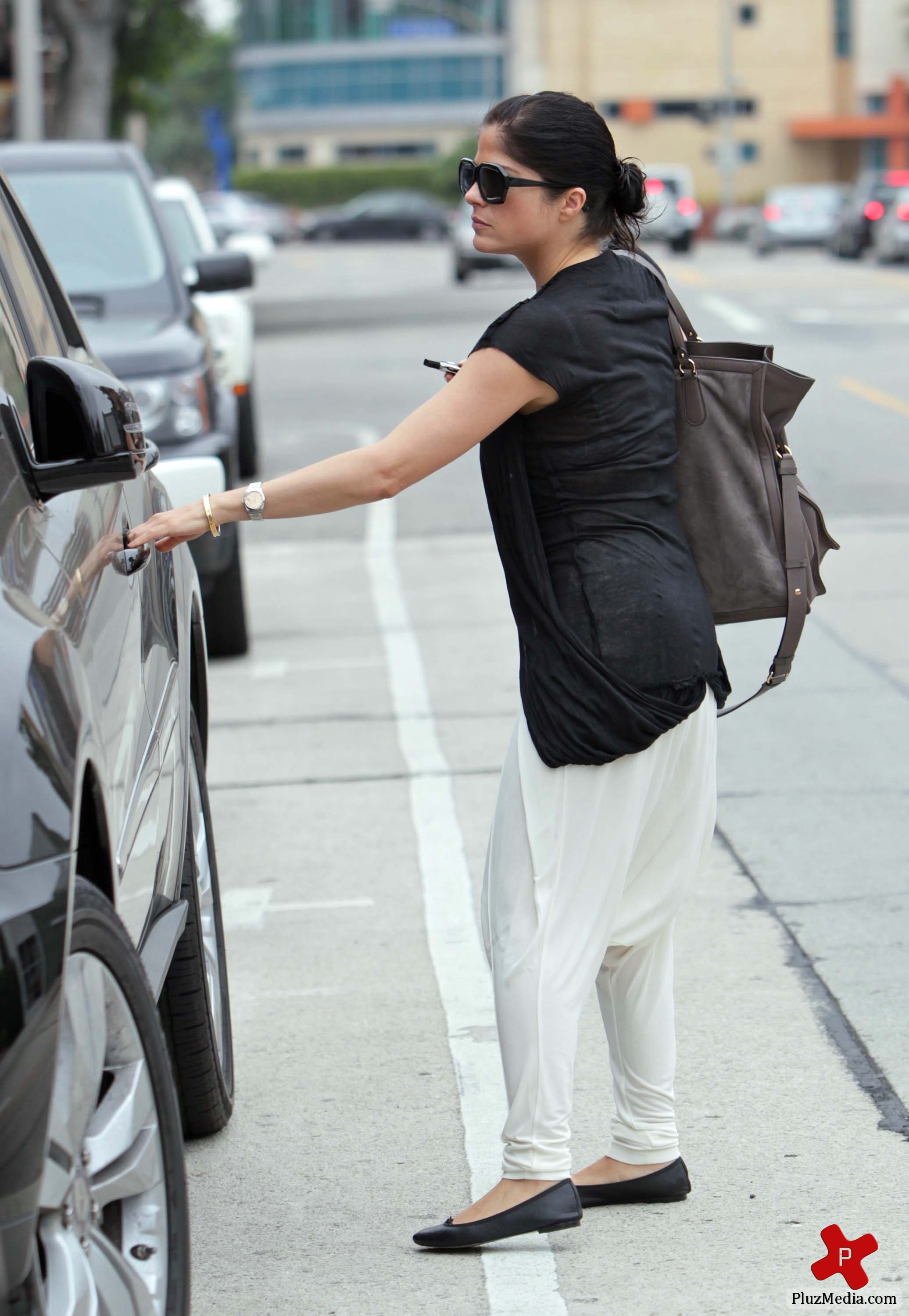 Selma Blair leaves Urth Caffe photos | Picture 78964